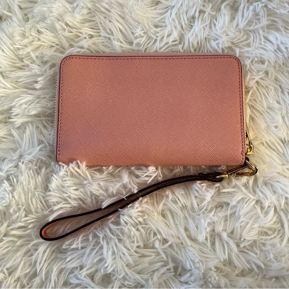 LAST DAY TO PURCHASE! Michael Kors Pink Wallet Zip Wristlet - Picture 5 of 10